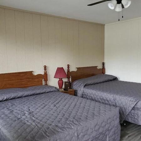 Axtons Bass City Lake Front Resort Emory المظهر الخارجي الصورة