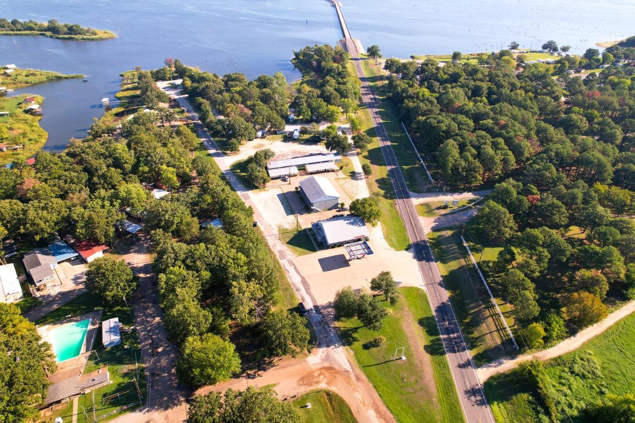 Axtons Bass City Lake Front Resort Emory المظهر الخارجي الصورة